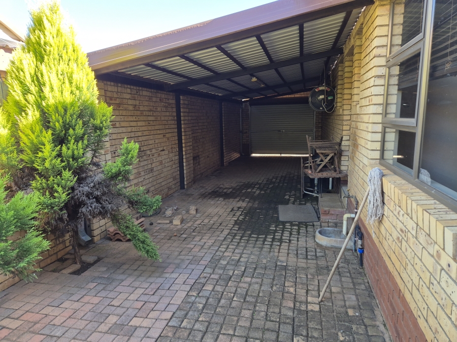 3 Bedroom Property for Sale in Wilkoppies North West